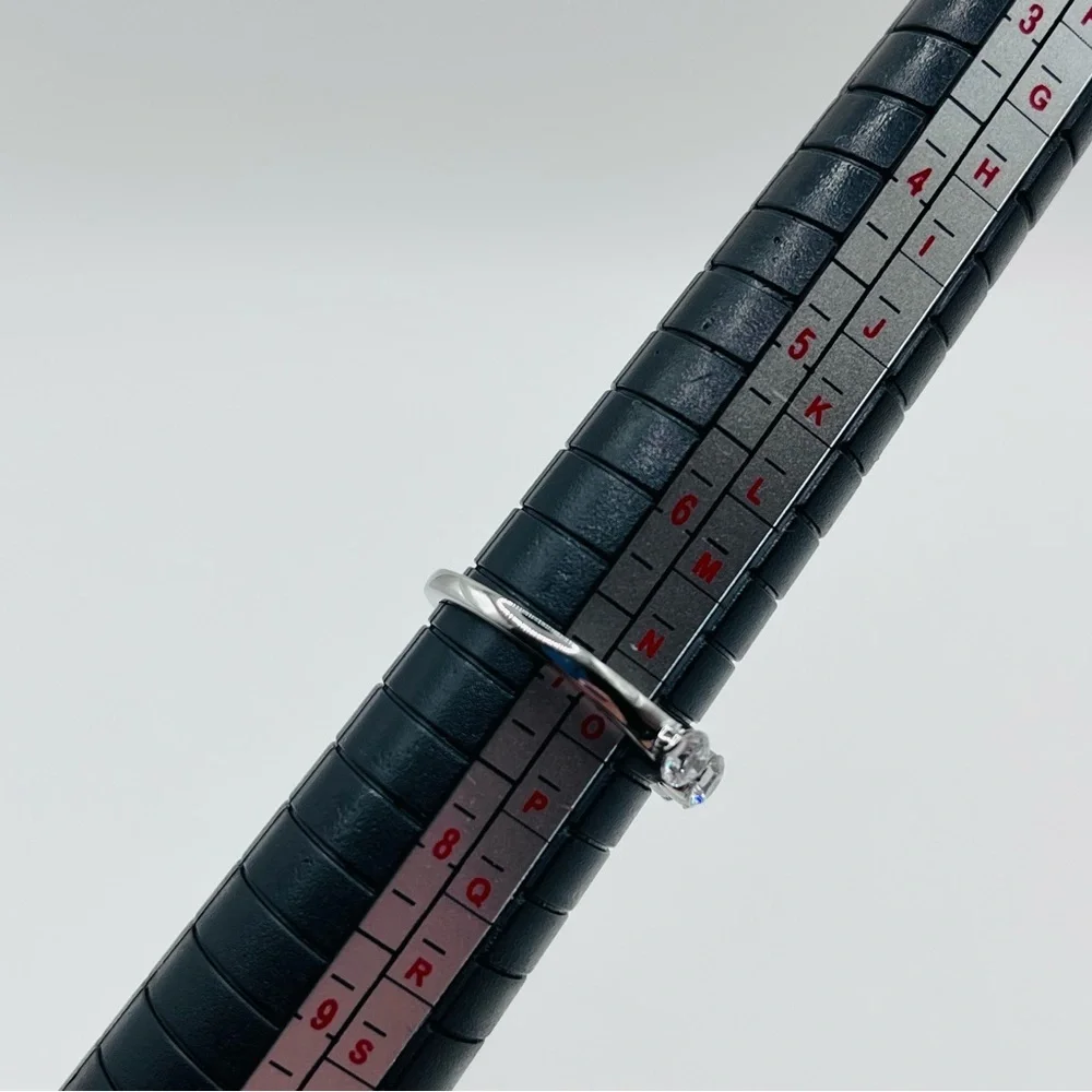 Platinum 5-stone Round Brilliant Diamond Ring 1.00 Carat Total Weight VS2 - Picture 8 of 8